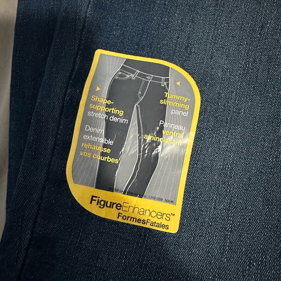 Levi's Blue Straight Leg Jeans with Timeless Style - Picture 4 of 4